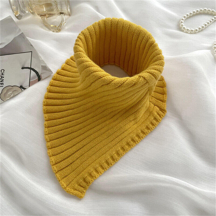 Gelber Strickschal aus Wolle, modisches Accessoire, Herbst-Winter, Damenmode, elegant.