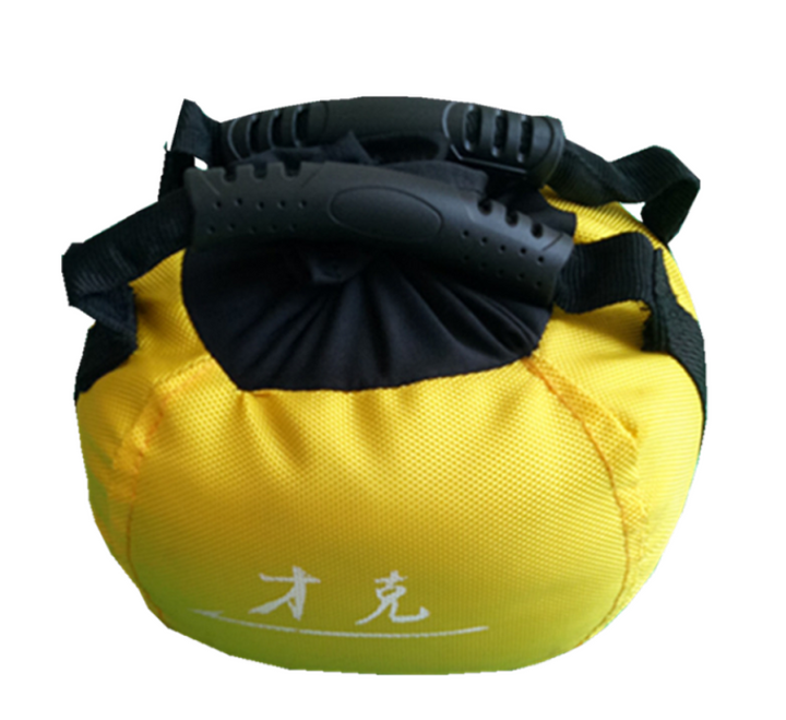 Gelber Sandsack mit schwarzem Griff, Fitness, Training, robustes Material, Sportausrüstung.