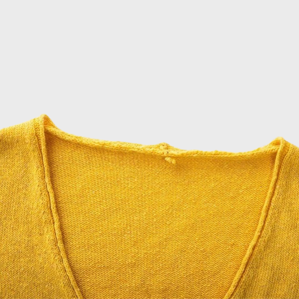 Gelber V-Ausschnitt Pullover aus Baumwolle, Damenmode, Strick, Herbstbekleidung, elegant.