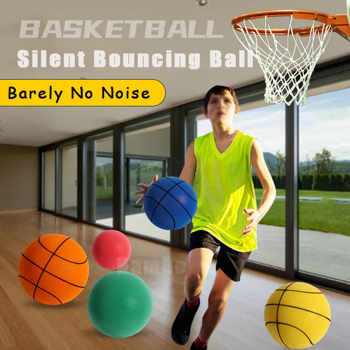 Junge spielt drinnen mit geräuschlosem Basketball, gelbes Trikot, moderne Umgebung.