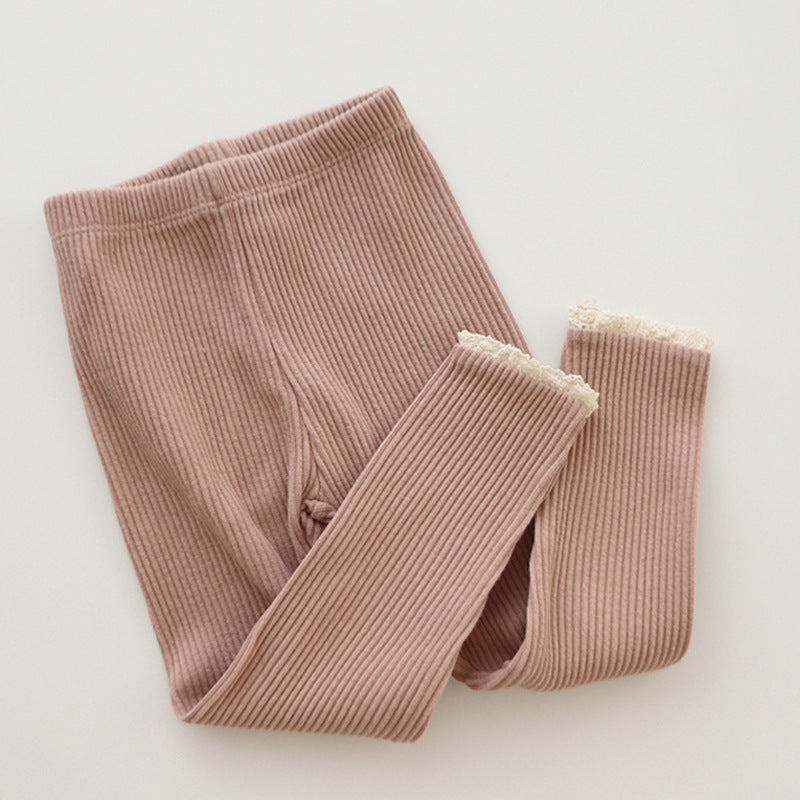 Gerippte rosa Kinderleggings aus Baumwolle, bequem, modisch, ideal für Herbst und Winter.