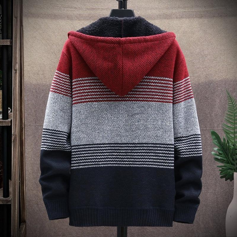 Roter, grauer und schwarzer Strickpullover mit Kapuze, Herrenmode, Winterkleidung.