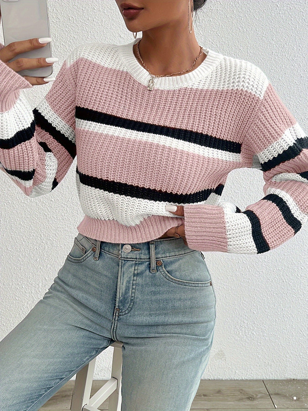 Damen-Pullover rosa-weiß gestreift, Strick, langärmelig, modisch, lässig, Herbstmode.