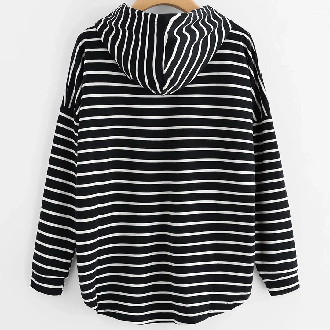Schwarz-weiß gestreifter Kapuzenpullover, langärmelig, Baumwolle, lässiger Stil.