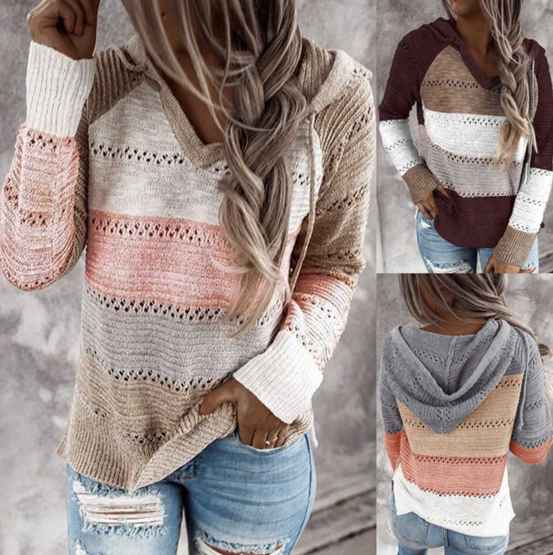 Frau in gestreiftem Strickpullover mit Kapuze, beige, rosa, weiß, lässig, modisch, Damenmode.