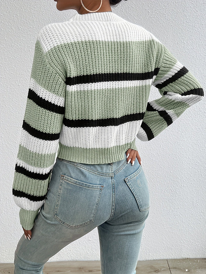 Grüner gestreifter Strickpullover Damenmode, lässig, langärmelig, Herbstkleidung.