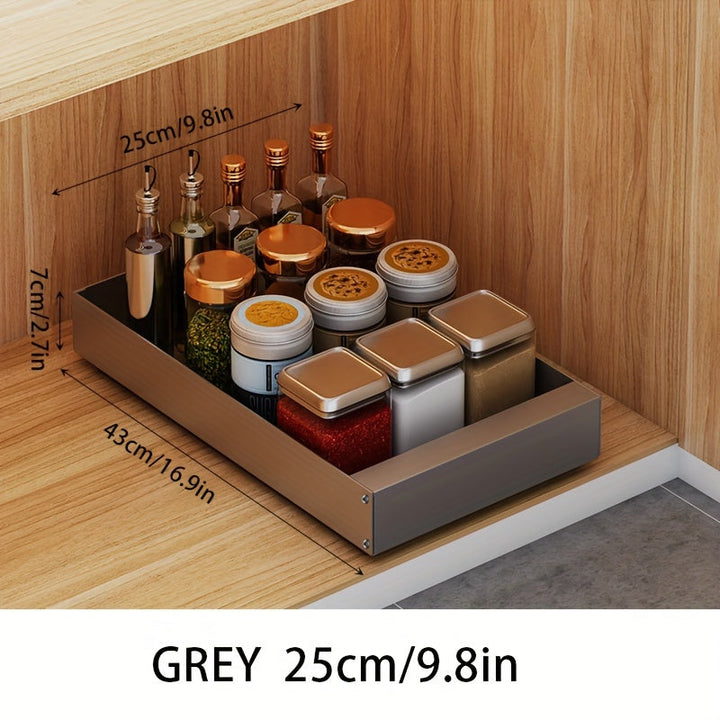 Graue Küchenregal-Schublade mit Gewürzgläsern und Ölflaschen, 25x43cm, Holzoptik.