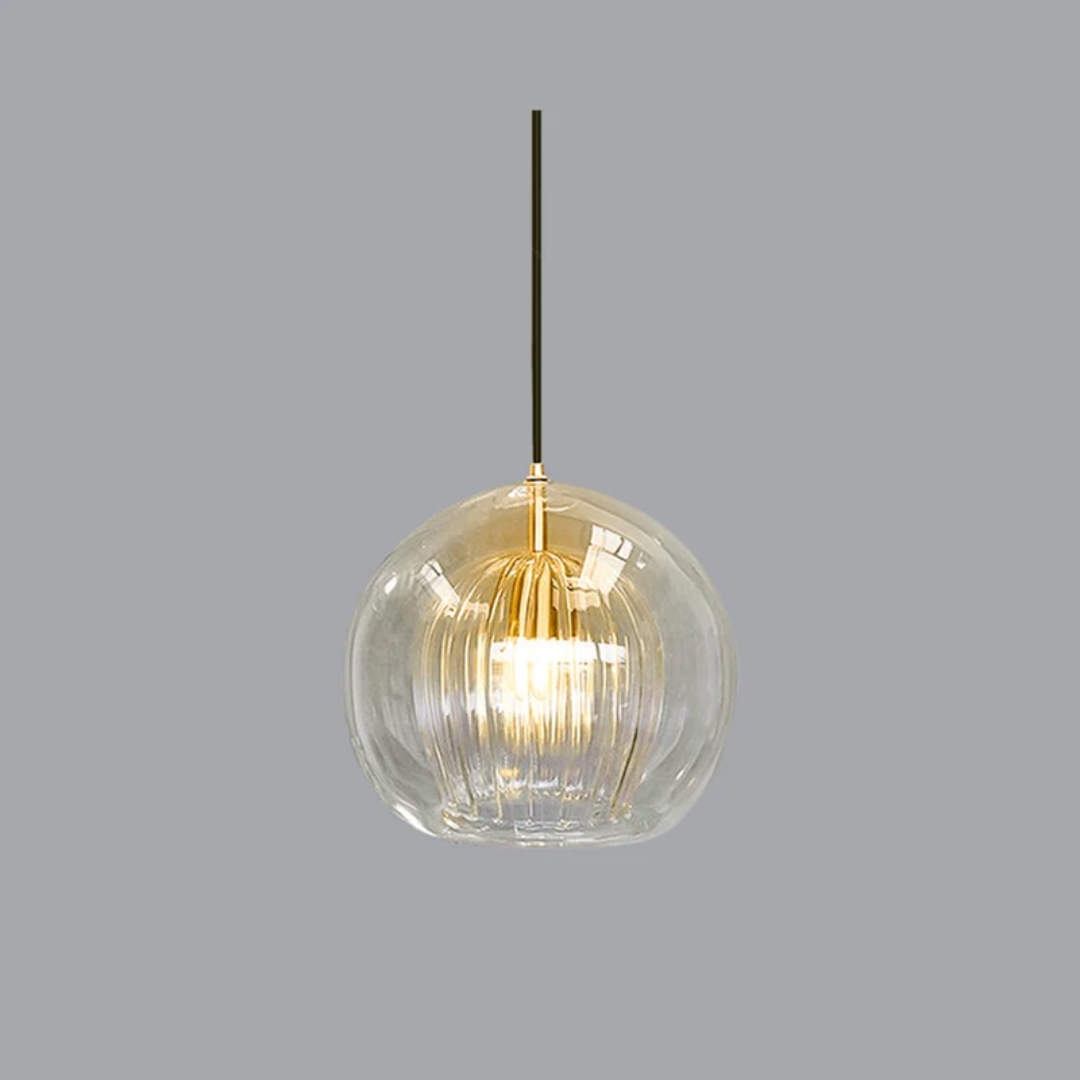 Kugelförmige Glas-Pendelleuchte, transparent, modernes Design, goldene Fassung, Innenbeleuchtung.