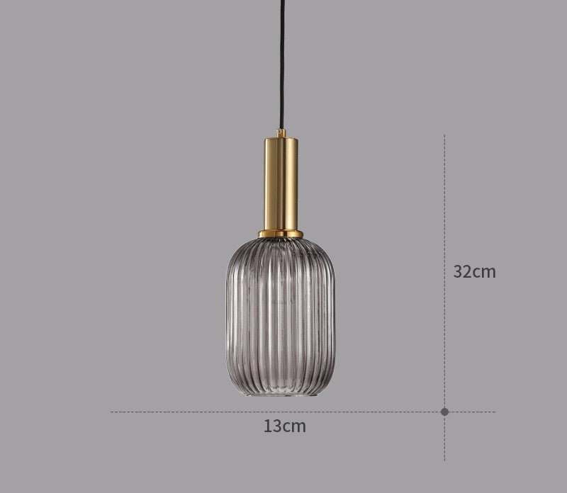 Graue Glas-Hängelampe, geripptes Design, 32cm hoch, 13cm Durchmesser, modernes Interieur.