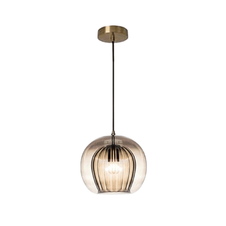 Moderne Pendelleuchte aus Glas, goldene Fassung, elegantes Design, Innenbeleuchtung.