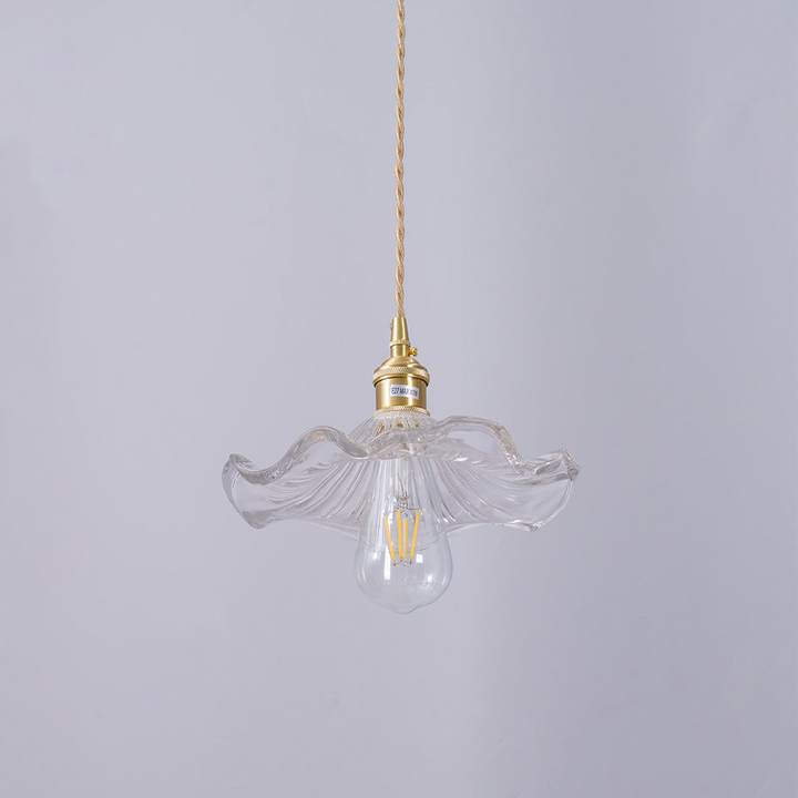 Hängelampe aus Glas mit Wellenrand, Vintage-Design, E27-Fassung, goldene Details.