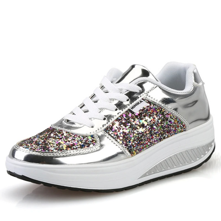 Silberne Damen-Sneaker, orthopädisch, leicht, mit Glitzer und runder Spitze.