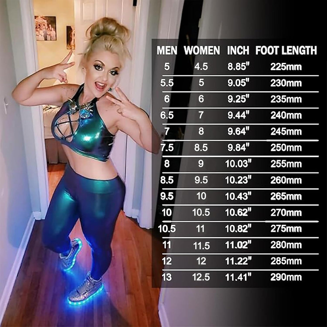 Frau in glänzendem, blauem Outfit mit leuchtenden Schuhen, Schuhgrößentabelle im Hintergrund.