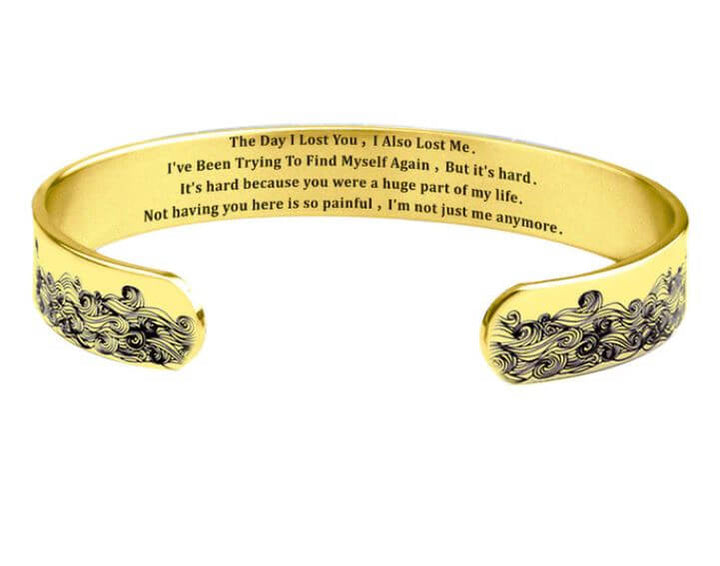 Goldenes Armband mit Gravur, Wellenmuster, Edelstahl, personalisiertes Schmuckstück, Geschenkidee.