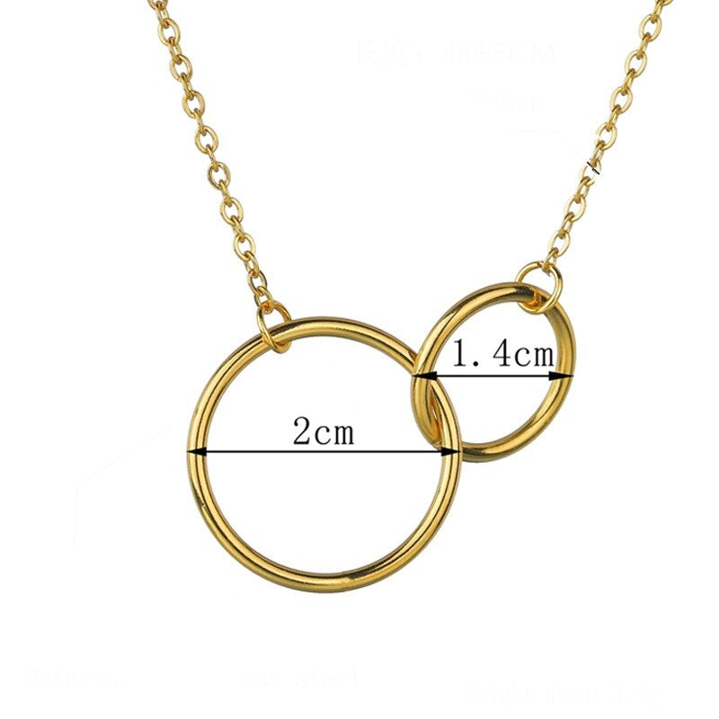 Goldene Halskette mit zwei ineinander greifenden Ringen, Edelstahl, modisches Schmuckdesign.