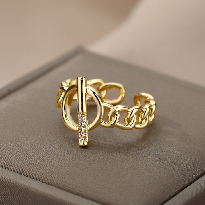 Goldener Kettenring mit Zirkonia, verstellbar, modisches Schmuckstück für Damen.
