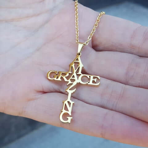 Goldene Kreuzkette "Amazing Grace", filigranes Design, religiöser Schmuck, Handfläche.
