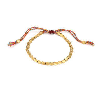 Goldfarbenes Armband mit verstellbarem Knoten, bunte Fäden, handgefertigt, Schmuckaccessoire.
