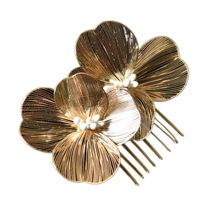 Goldene Blumen-Haarklammer mit Perlen, elegantes Accessoire für Hochzeiten und besondere Anlässe.