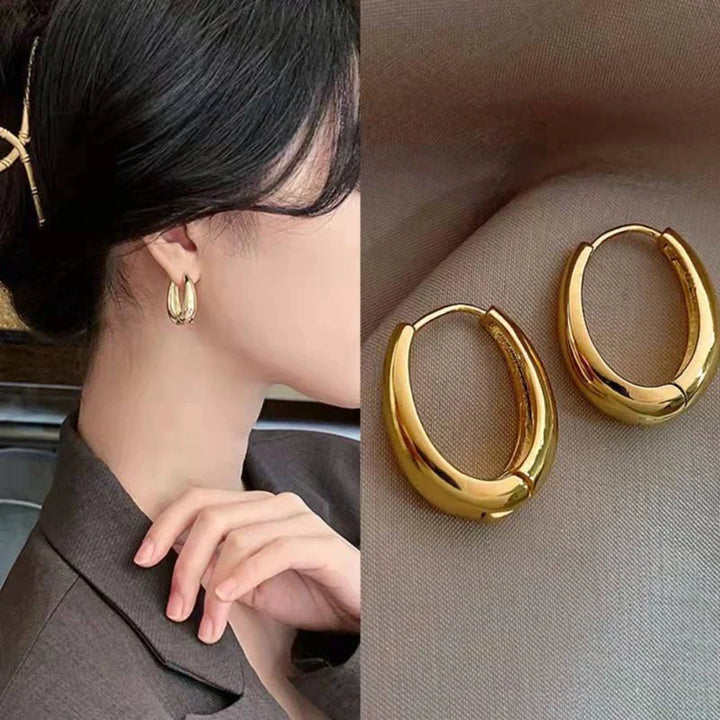 Goldene Creolen Ohrringe, glänzend, modisch, Damen Schmuck, elegantes Accessoire, Geschenkidee.