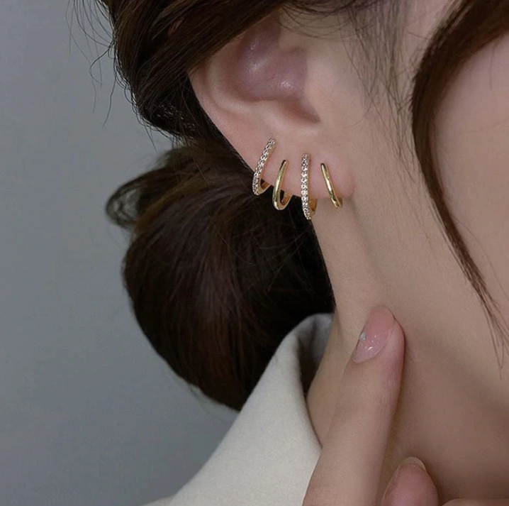Ohrringe Gold mit Strass, elegantes Design, Damenmode, Schmuck für besondere Anlässe