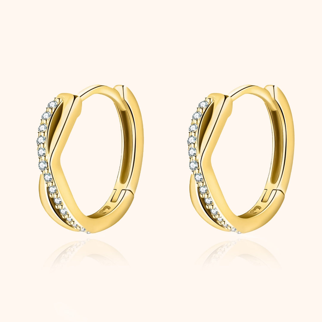 Goldene Creolen Ohrringe mit Zirkonia, elegantes Design, Schmuck für Damen, modisch und stilvoll.
