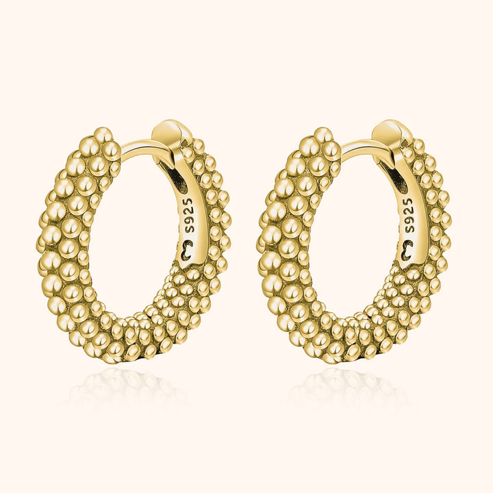 Goldene Creolen Ohrringe, 925 Sterling Silber, Perlenstruktur, eleganter Schmuck.