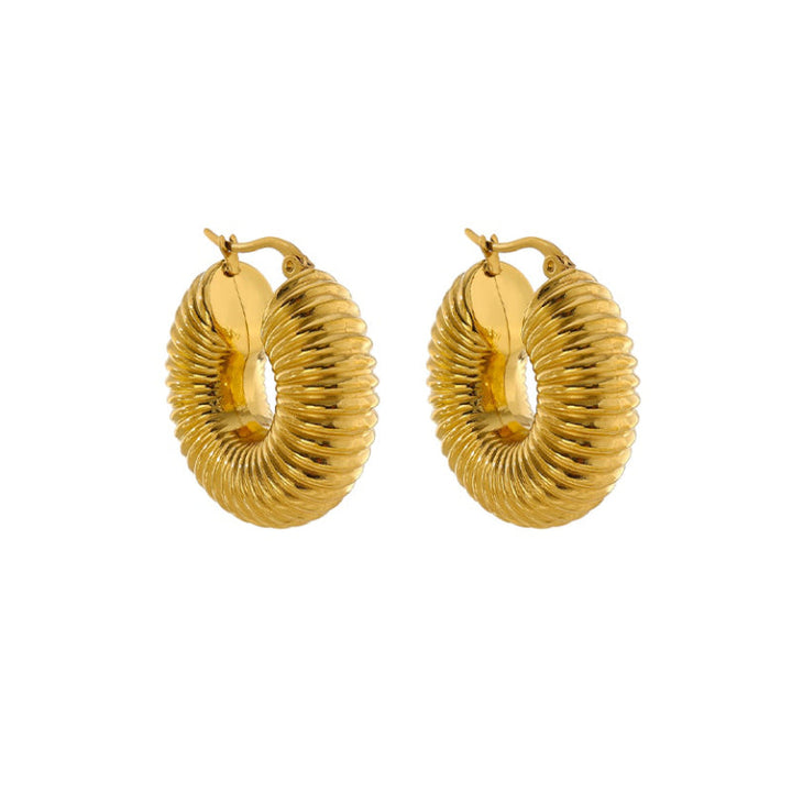 Goldene Creolen Ohrringe, geriffelt, modisch, Schmuck für Damen, elegantes Design.