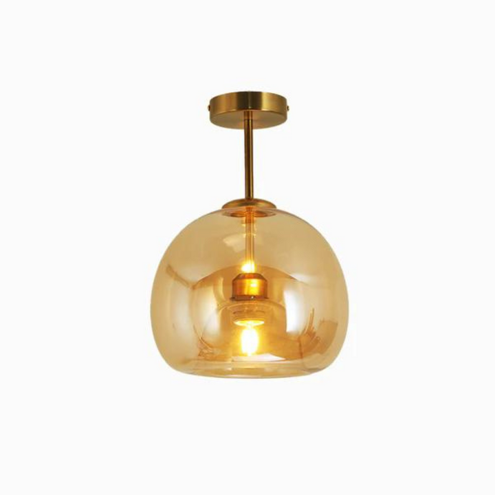 Goldene Deckenleuchte aus Glas, moderne Pendelleuchte, warmes Licht, Inneneinrichtung.