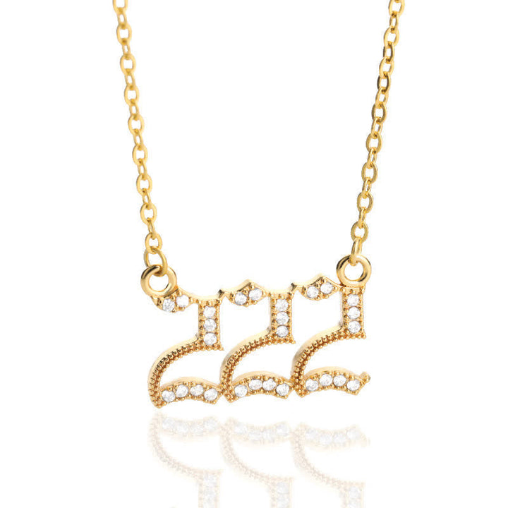 Goldene Halskette mit funkelnden Diamanten, elegantes Design, Schmuck für Damen.