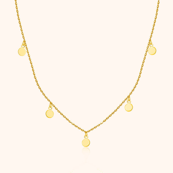 Goldene Halskette mit runden Anhängern, elegantes Schmuckdesign, Damenaccessoire.
