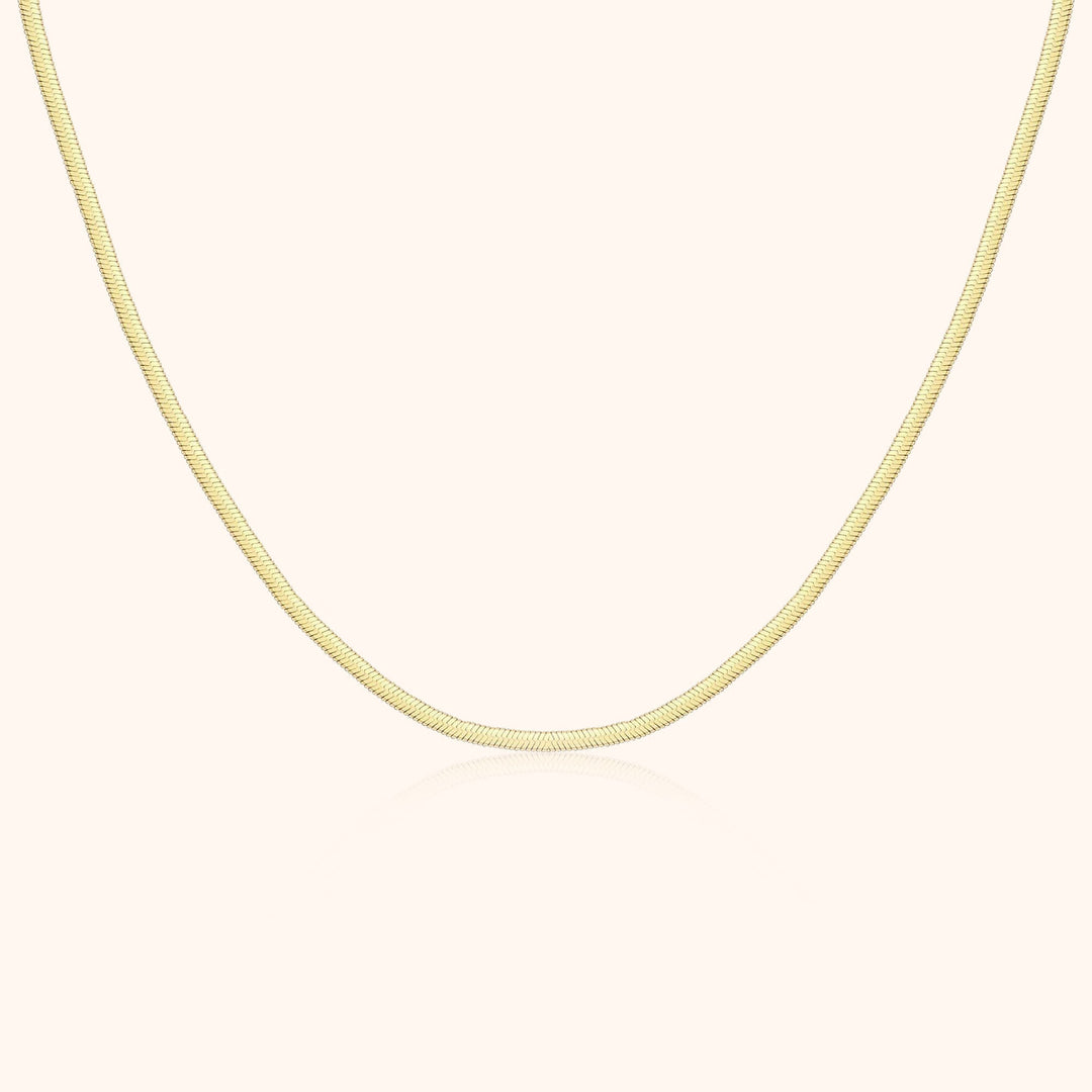 Goldene Schlangenkette, 18 Karat, elegantes Design, Schmuck für Damen, luxuriöses Accessoire.