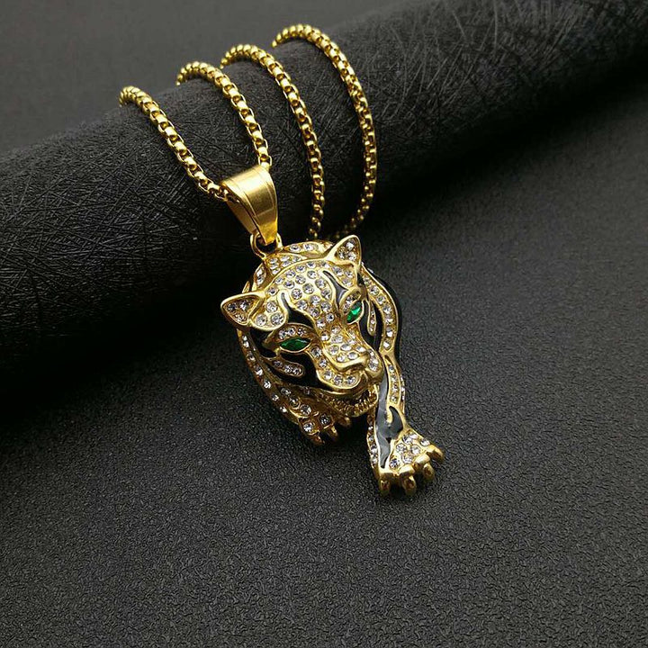 Goldene Panther-Halskette mit grünen Augen, Zirkonia-Steinen, luxuriöses Schmuckdesign.