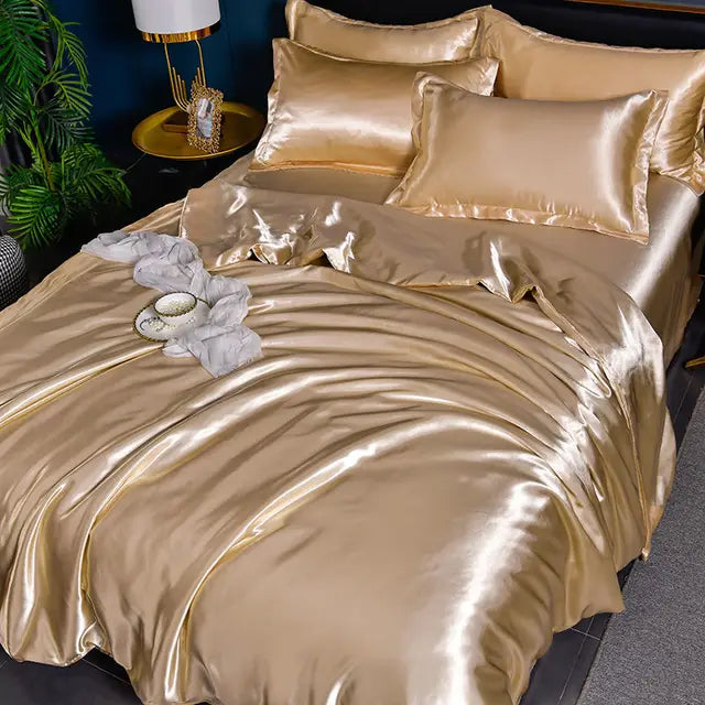 Luxuriöse goldene Seidenbettwäsche-Set, glänzend, elegant, Schlafzimmer-Dekor, King-Size.
