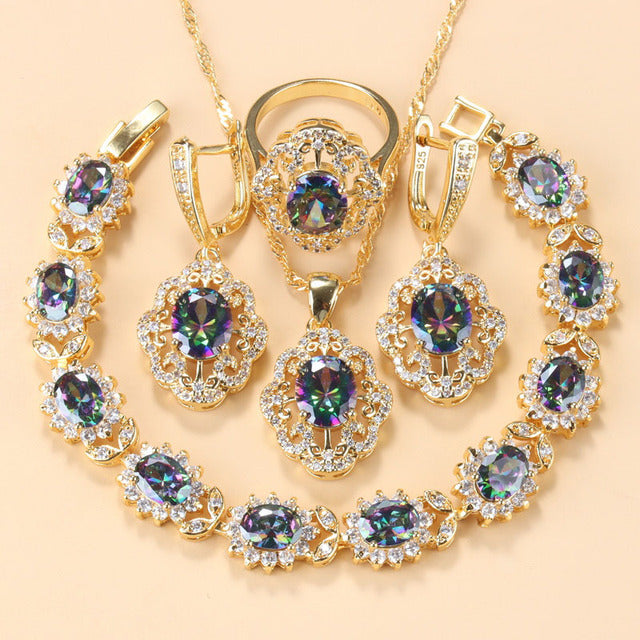 Goldene Schmuckset mit olivgrünen Zirkonia, Armband, Ring, Ohrringe, Halskette, Damen Accessoires.