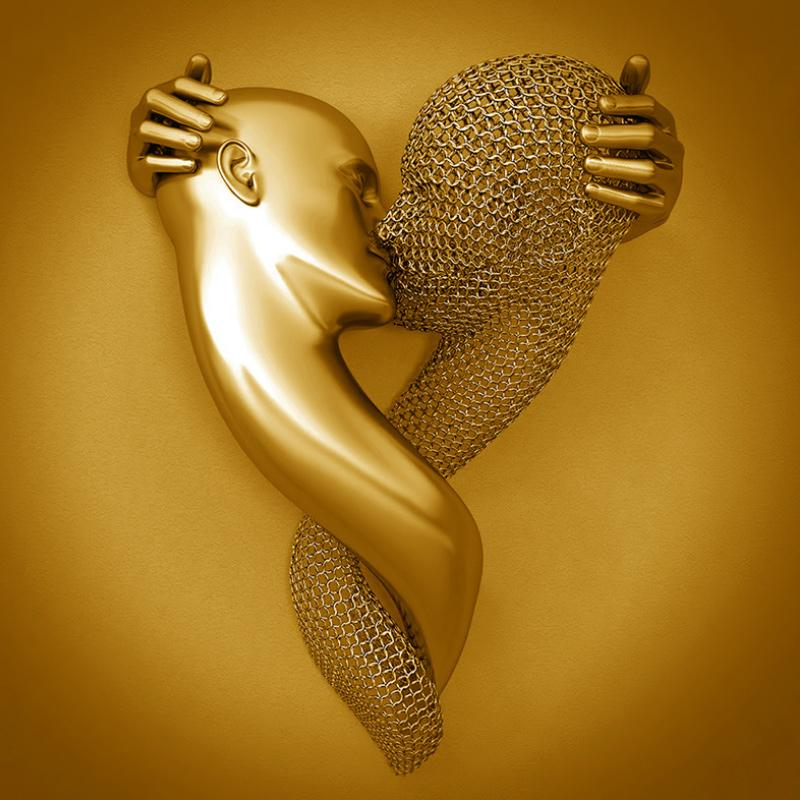 Goldene Skulptur zweier verschlungener Gesichter, moderne Kunst, abstrakt, 3D-Druck.