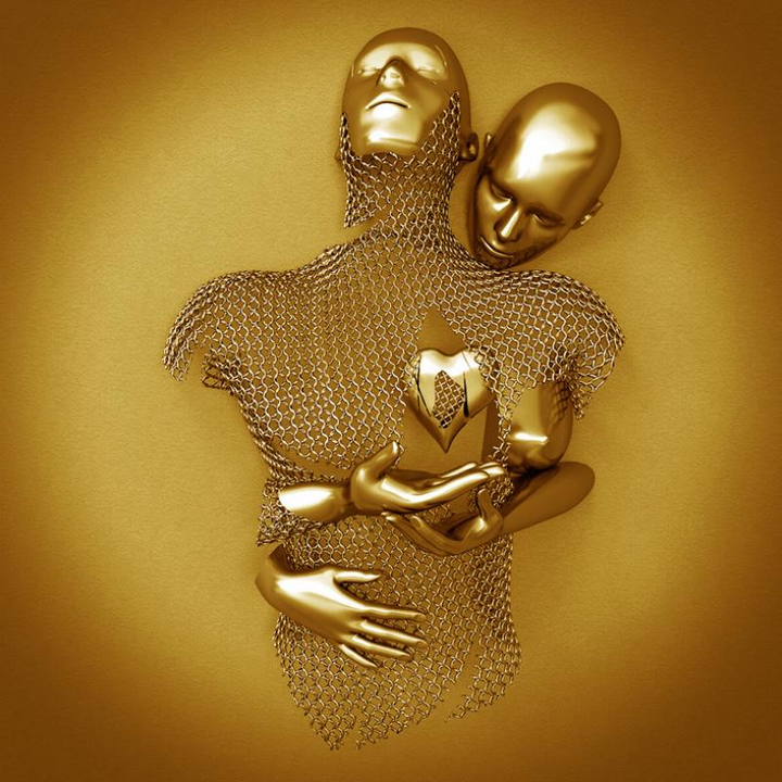 Goldene Skulptur zweier umarmender Figuren, moderne Kunst, abstrakt, goldener Hintergrund.