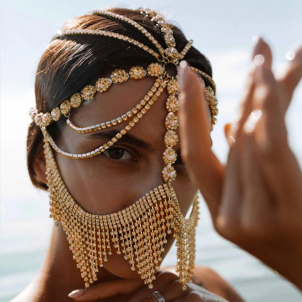 Goldene Kopfschmuck mit Strasssteinen und Fransen, elegantes Accessoire für besondere Anlässe.