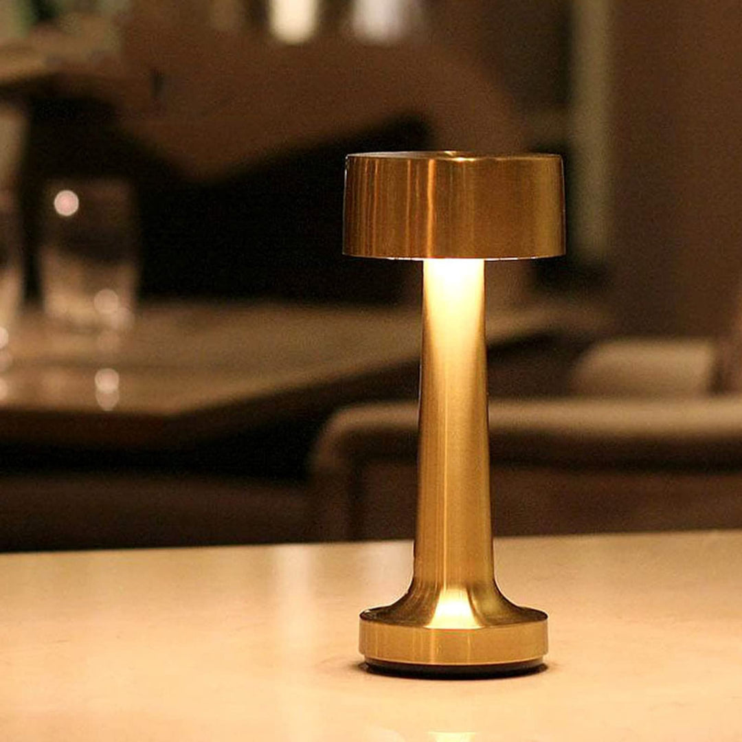 Goldene LED-Tischlampe, modernes Design, dimmbar, für Wohnzimmer oder Büroeinrichtung.