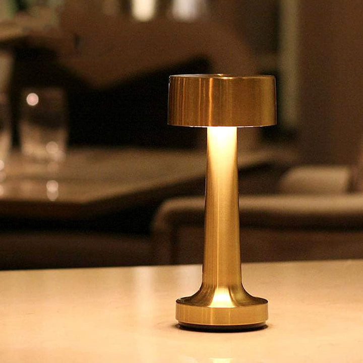 Goldene LED-Tischlampe, modernes Design, dimmbar, für Wohnzimmer oder Büroeinrichtung.