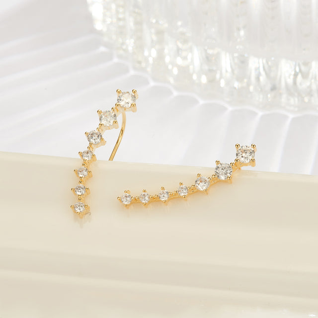 Goldene Ohrringe mit Zirkonia, 925 Sterling Silber, elegantes Schmuckdesign für Damen.