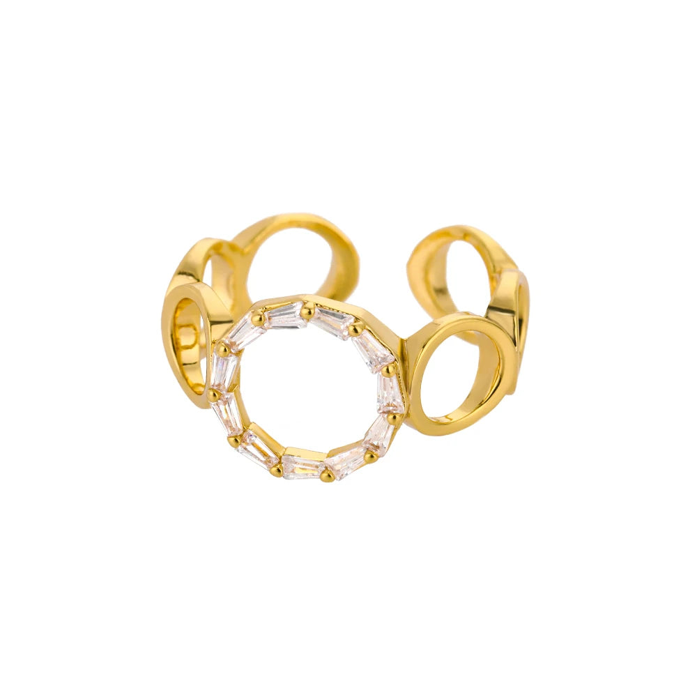 Goldener Ring mit geometrischem Design und klaren Kristallen, modischer Schmuck für Damen.
