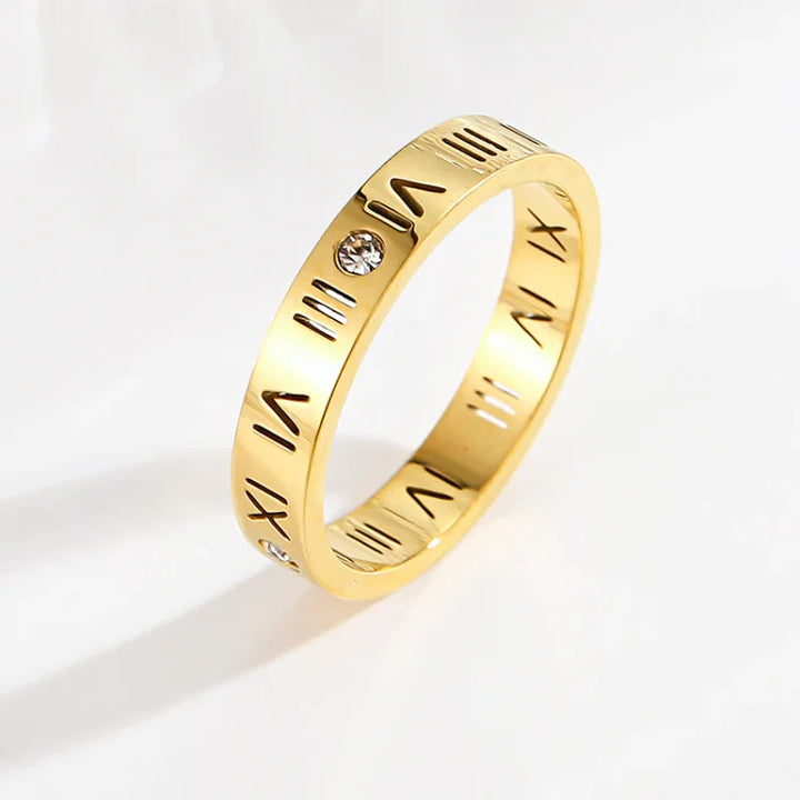 Goldener Ring mit römischen Ziffern und Kristallen, modisches Schmuckstück für Damen.