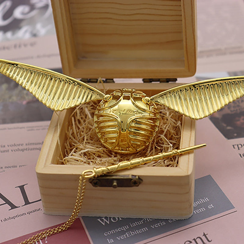 Goldener Schnatz Replik in Holzkiste, Harry Potter Sammlerstück, Geschenkidee.