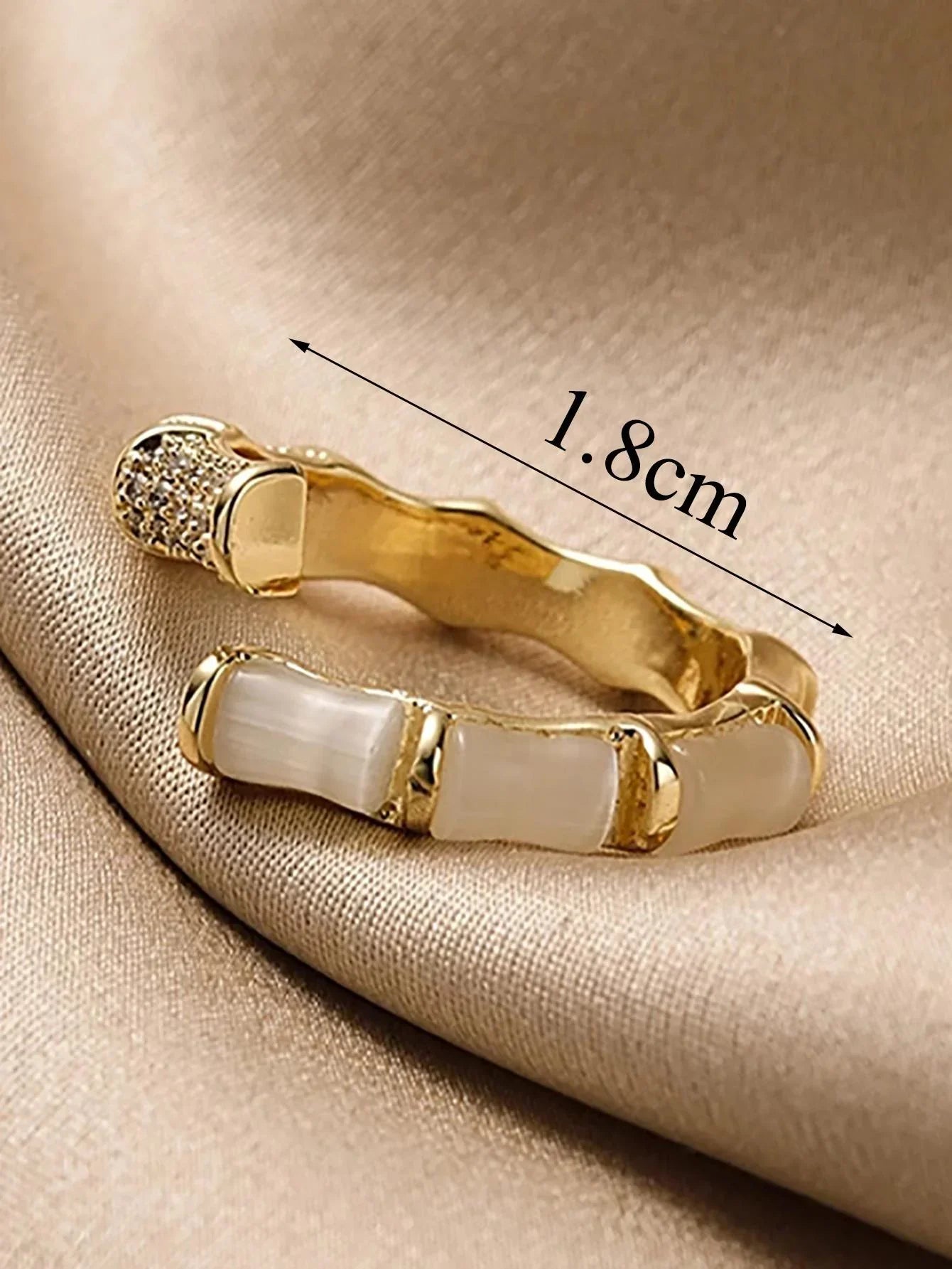 Goldener verstellbarer Ring mit Perlen und Strass, 1,8 cm, eleganter Schmuck für Damen.