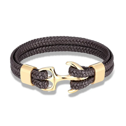 Braunes Lederarmband mit goldener Anker-Schließe, modisches Accessoire für Herren.