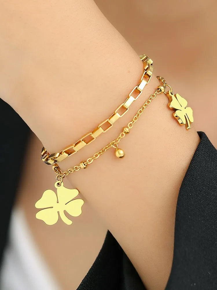 Goldenes Armband mit Kleeblatt-Anhänger, Damen-Schmuck, modisch, elegant, Geschenkidee.