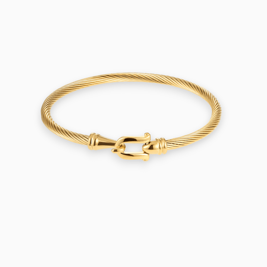 Goldenes Armband mit Kordeldesign und Hakenverschluss, eleganter Schmuck für Damen.
