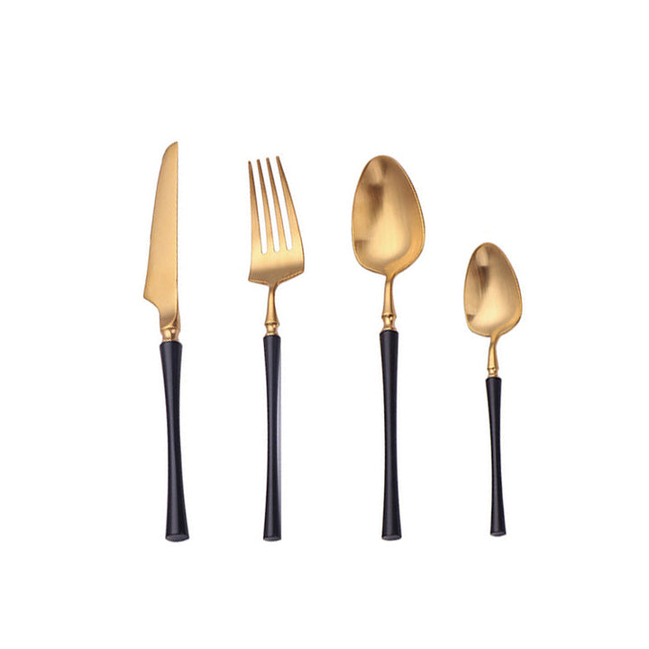 Goldenes Besteckset mit schwarzem Griff, Messer, Gabel, Löffel, Teelöffel, Edelstahl, modern.