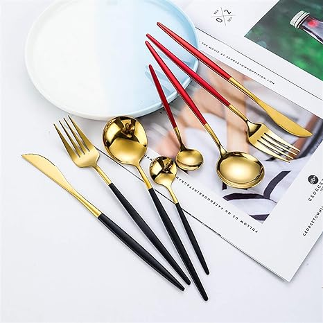 Goldenes Besteckset mit schwarzen und roten Griffen, modernes Design, Edelstahl, 8-teilig.